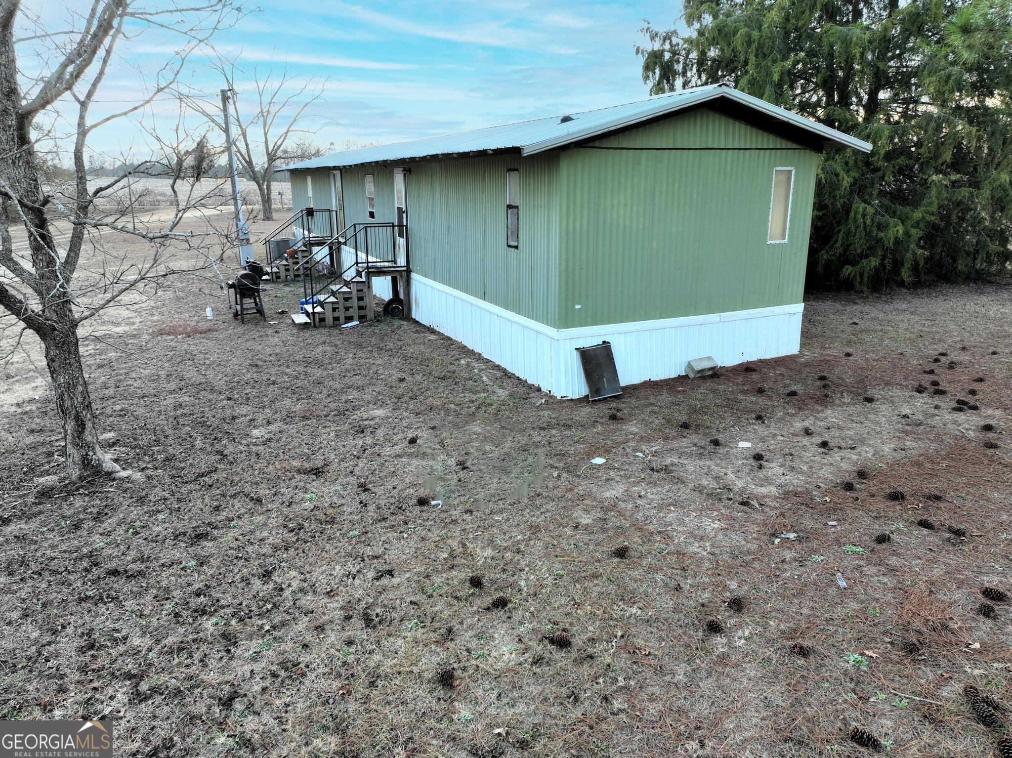 1500 Mallard Road Cobbtown, GA 30420 - Photo 18 of 20 a backyard of a house with table and chairs
