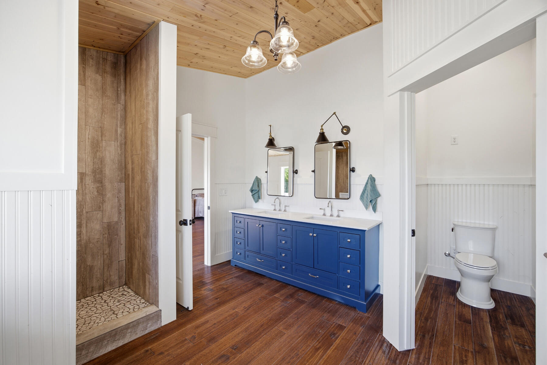 31393 Dahlem Drive Exeter, CA 93221 - Photo 40 of 79 40 - Bathroom suite (3)