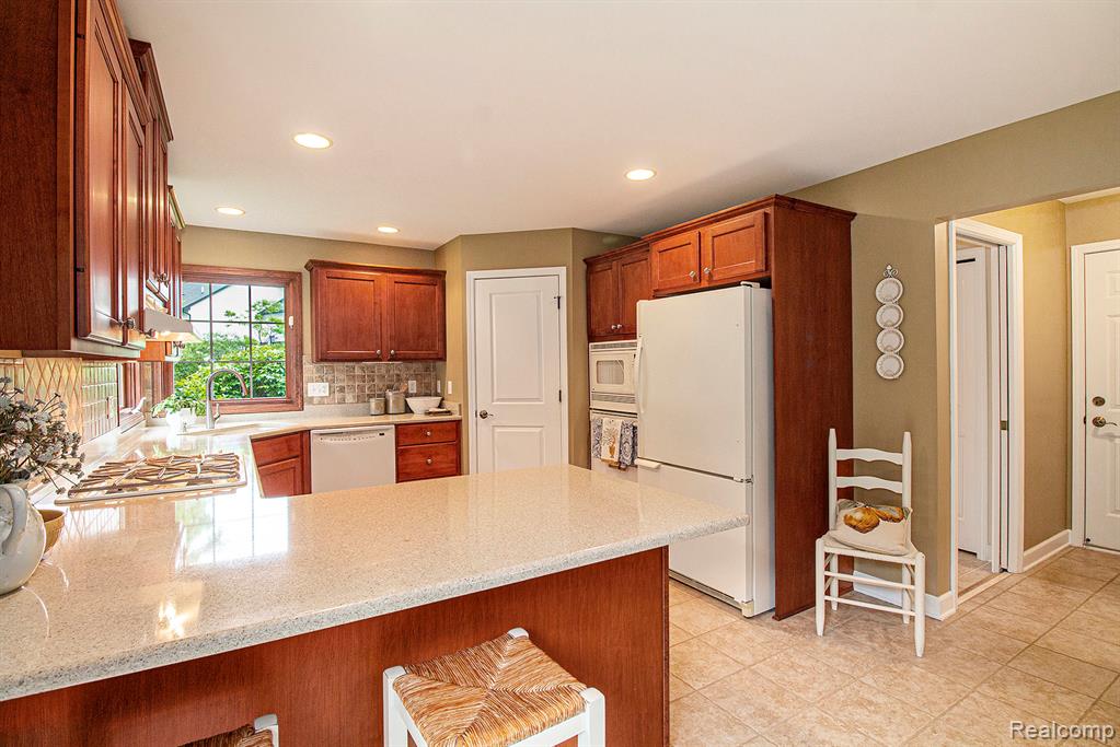 10355 Deer Ridge Trail Holly, MI 48442 - Photo 11 of 39 Gallery Image 11