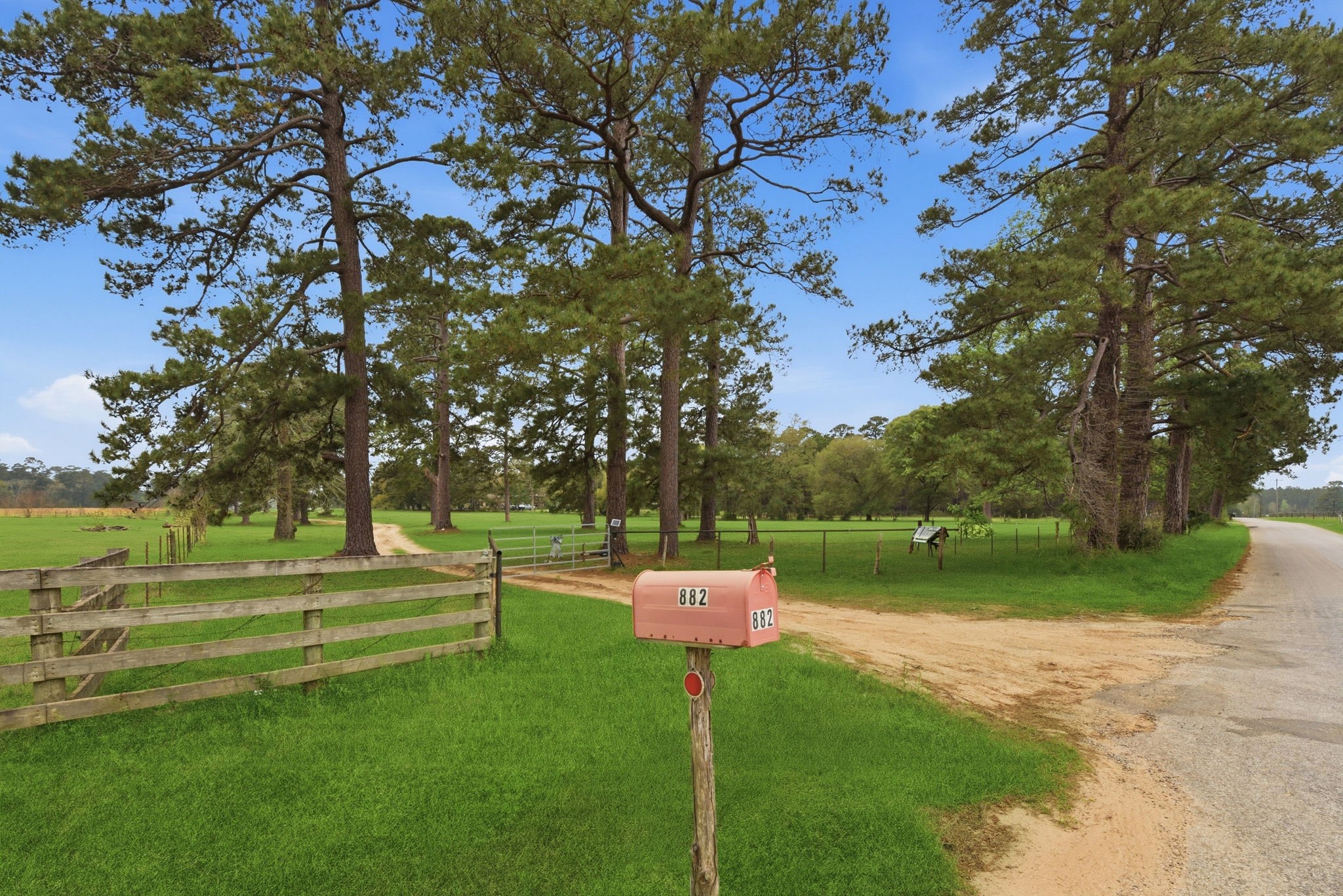 882 Four Notch Road Huntsville, TX 77340 - Photo 2 of 41 Gallery Image 2