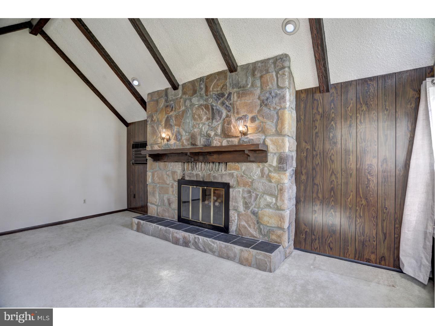 400 Fearnot Road Sacramento, PA 17968 - Photo 3 of 18 Living Room