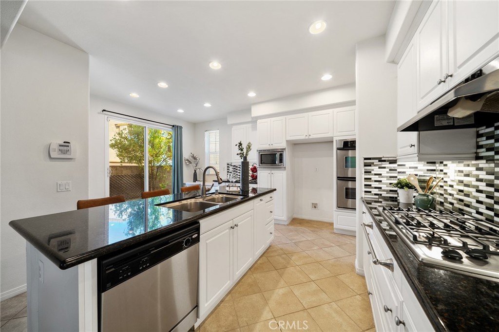 661 East Lavender Way Azusa, CA 91702 - Photo 19 of 48