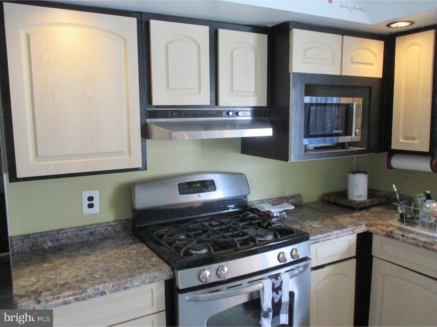 9249 Woodenbridge Road Philadelphia, PA 19114 - Photo 2 of 17 Gallery Image 2