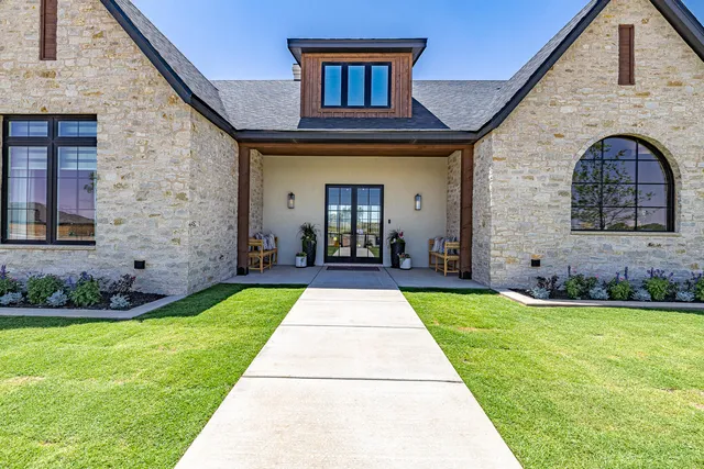 $866,700 | 4234 Zadar Avenue, Lubbock, TX 79407