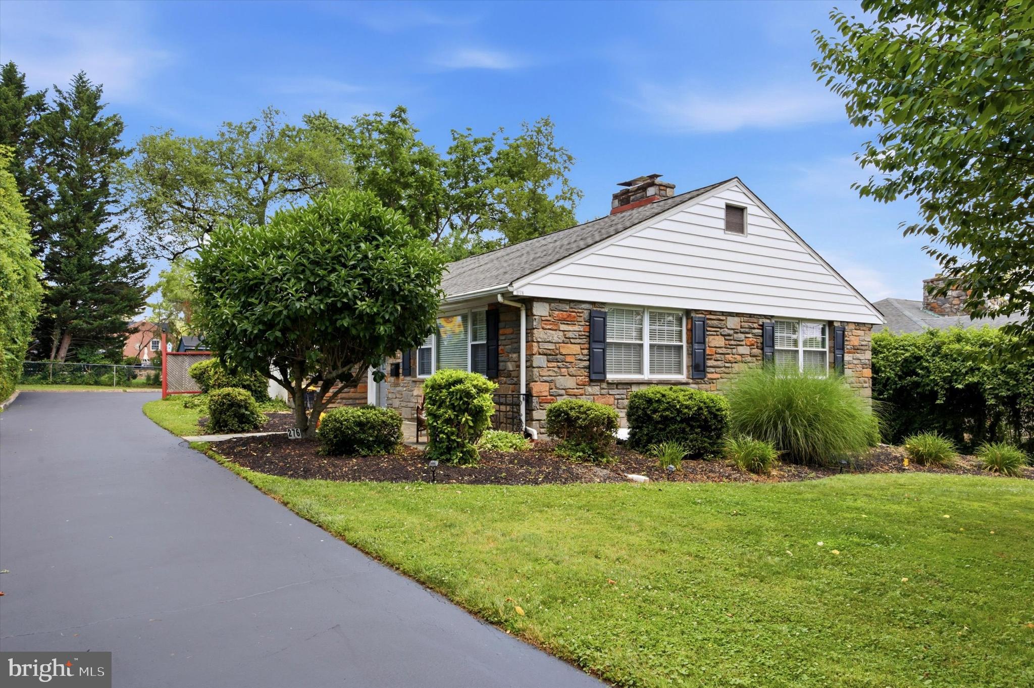 276 Ellis Road Havertown, PA 19083 - Photo 2 of 36