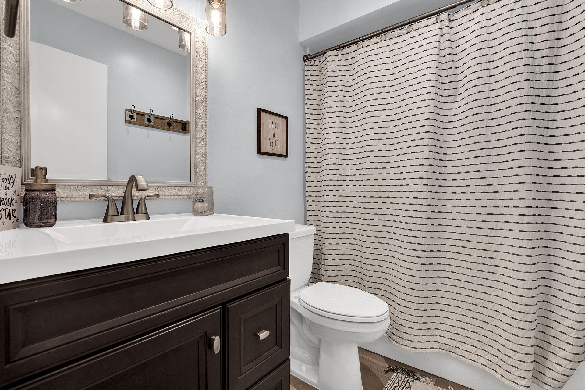 442 Pine Villa Drive Atlantis, FL 33462 - Photo 14 of 25 Guest bathroom