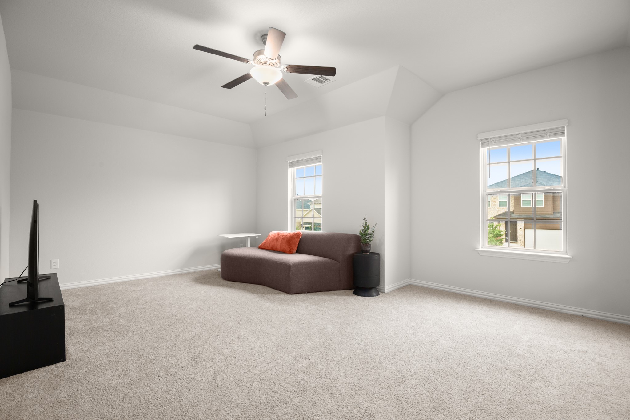 6708 Avila Way Pflugerville, TX 78660 - Photo 23 of 36 a living room with furniture and a ceiling fan
