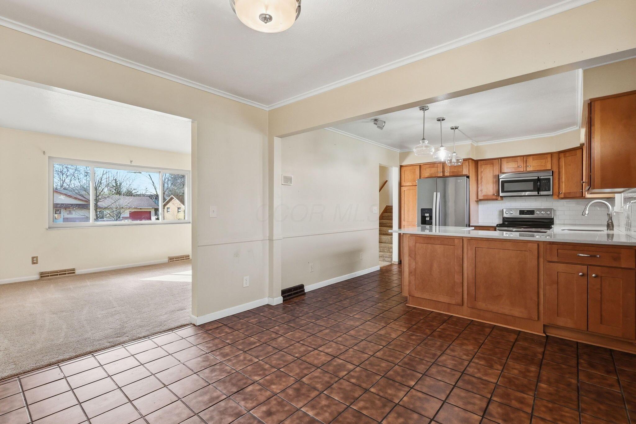 6050 Karl Road Columbus, OH 43229 - Photo 22 of 52 22-web-or-mls-G02A1731