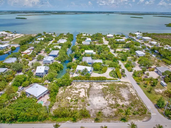 $599,900 | 17215 Keystone Road, Sugarloaf, FL 33042