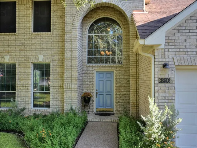a house view with a outdoor space