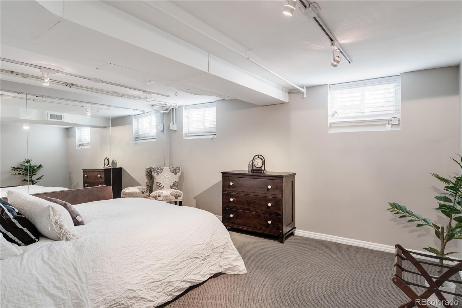 2212 Monaco Parkway Denver, CO 80207 - Photo 25 of 27