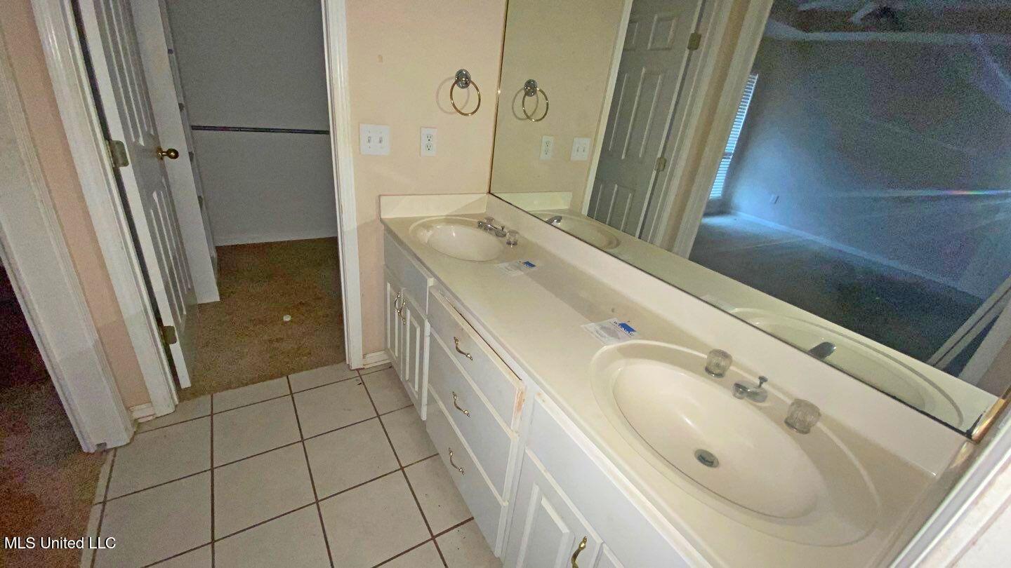 102 East Magnolia Place Pearl, MS 39208 - Photo 12 of 21 43-Oct 29 2025 02_17pm-MpHD