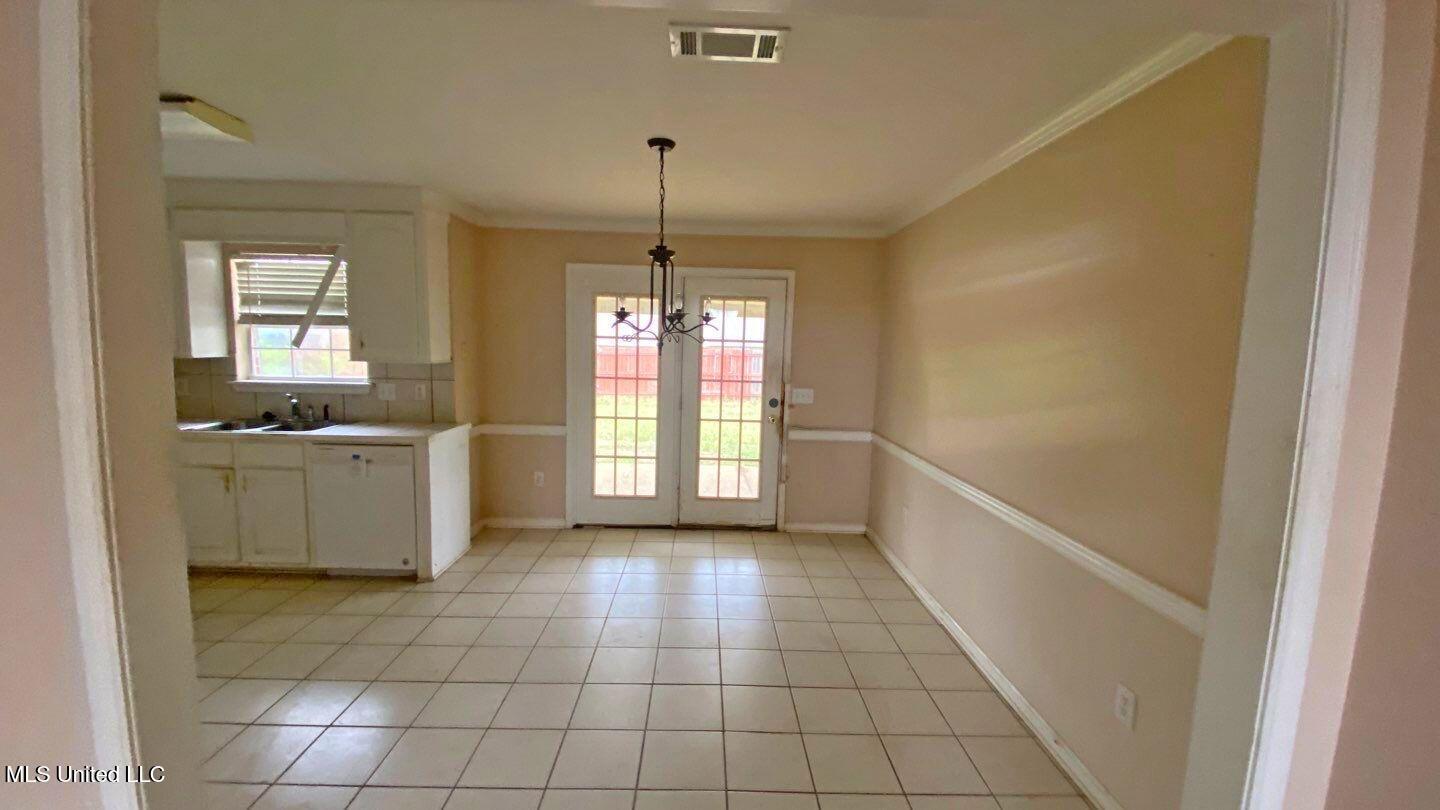 102 East Magnolia Place Pearl, MS 39208 - Photo 7 of 21 15-Oct 29 2025 02_15pm-3fBb