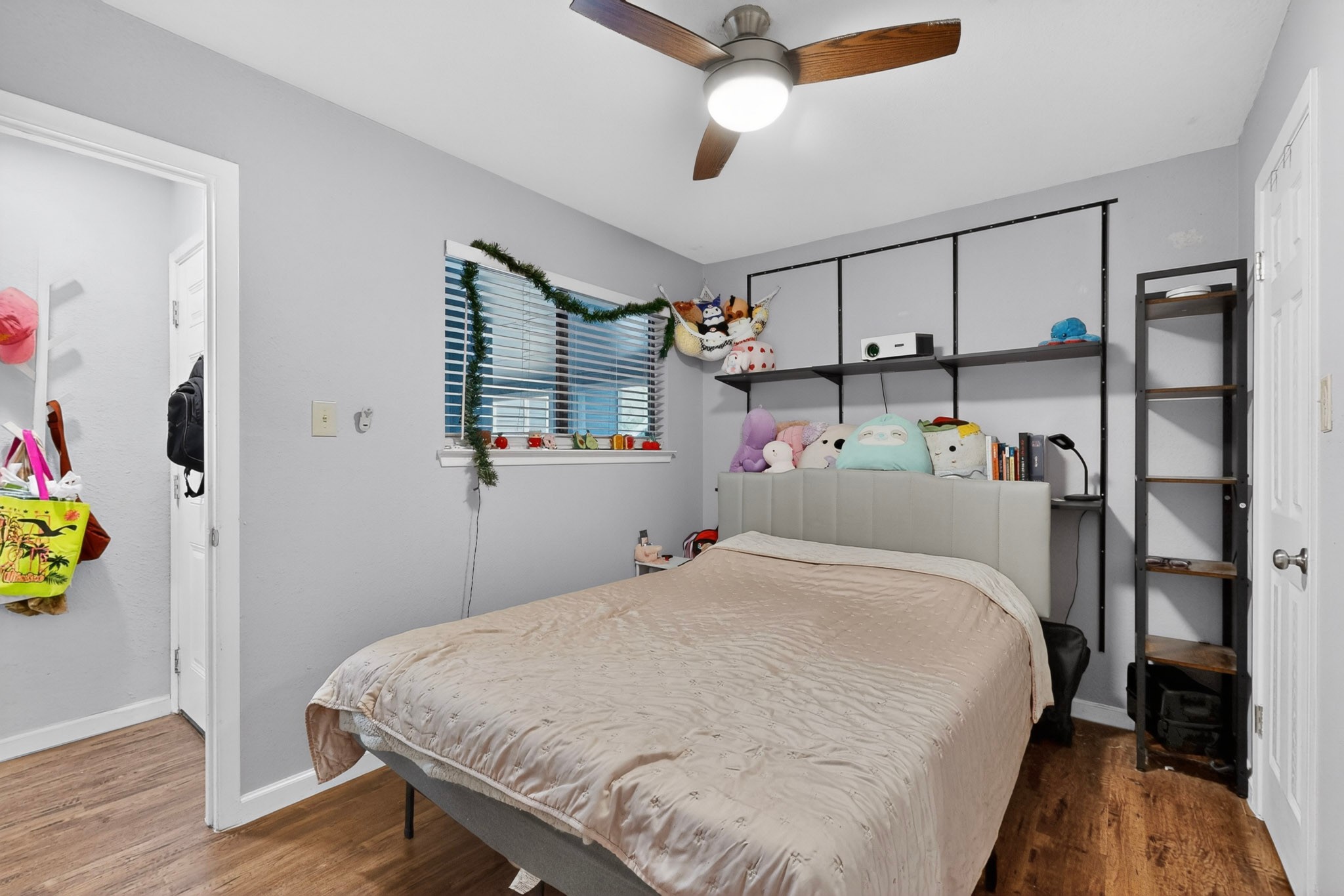 2500 Burleson Road, Unit 506 Austin, TX 78741 - Photo 15 of 23 a bedroom with a bed and a window