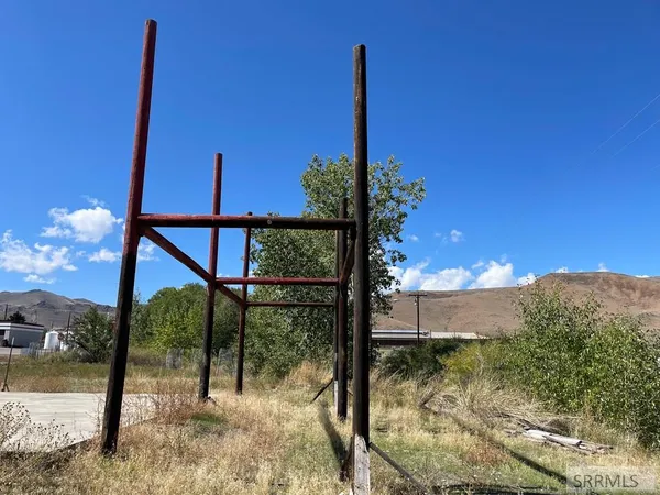 $200,000 | 411 Highway 93, Challis, ID 83226