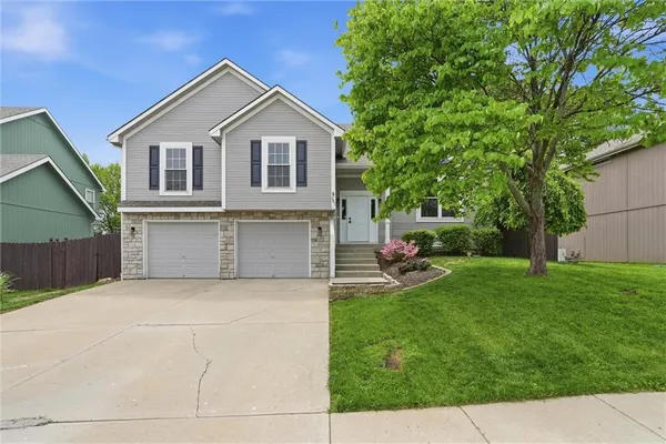$400,000 | 361 Ash Lane, Lansing, KS 66043
