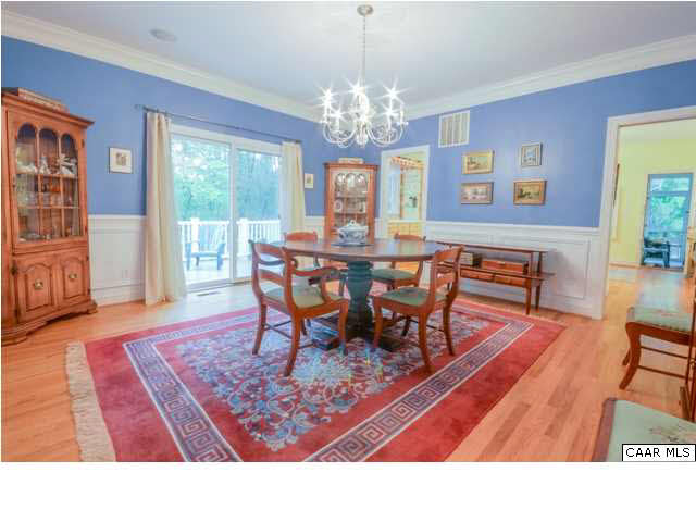 60 Roslyn Heights Road Charlottesville, VA 22901 - Photo 19 of 40 a dining room view with a table and chair