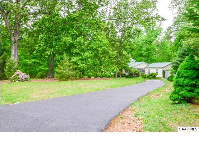60 Roslyn Heights Road Charlottesville, VA 22901 - Photo 2 of 40 a view of a volley ball court
