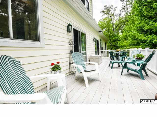 60 Roslyn Heights Road Charlottesville, VA 22901 - Photo 29 of 40 a view of a chairs and table in patio