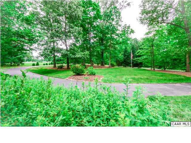 60 Roslyn Heights Road Charlottesville, VA 22901 - Photo 4 of 40 a black and white photo of a yard