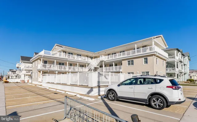 $399,000 | 608 Ocean Avenue, Unit 205, Wildwood, NJ 08260