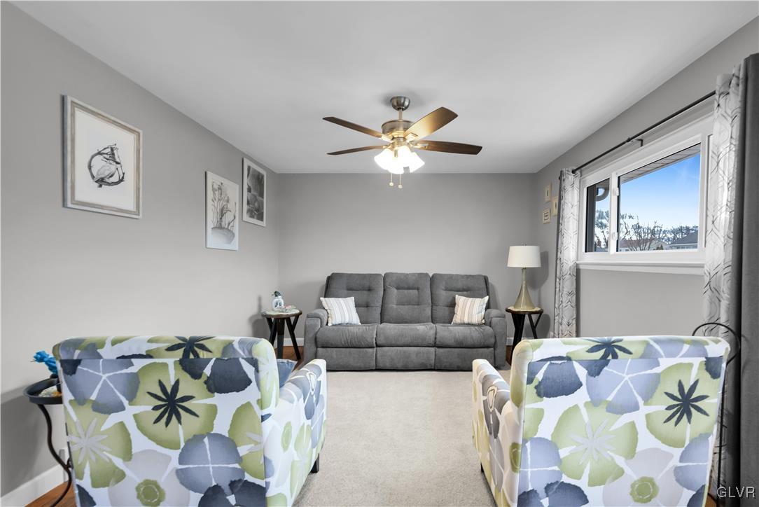 1822 Pelham Road Bethlehem, PA 18018 - Photo 5 of 34 GORGEOUS LIVING ROOM