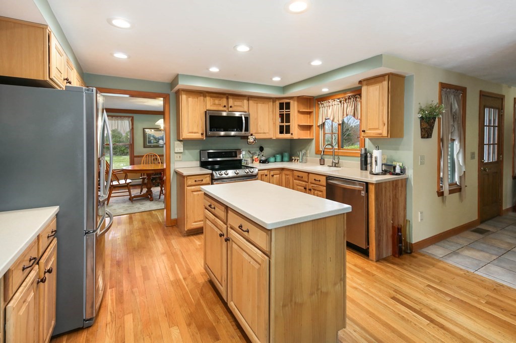 92 1/2 Tracy Road Dudley, MA 01571 - Photo 14 of 42 Gallery Image 14