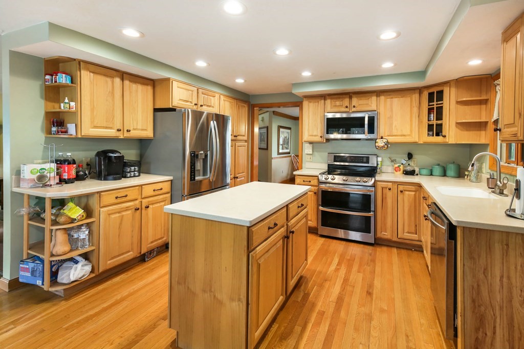 92 1/2 Tracy Road Dudley, MA 01571 - Photo 16 of 42 Gallery Image 16