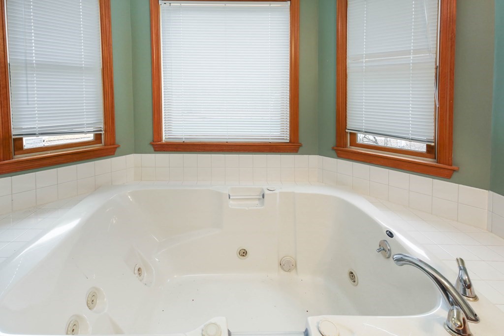 92 1/2 Tracy Road Dudley, MA 01571 - Photo 23 of 42 Gallery Image 23