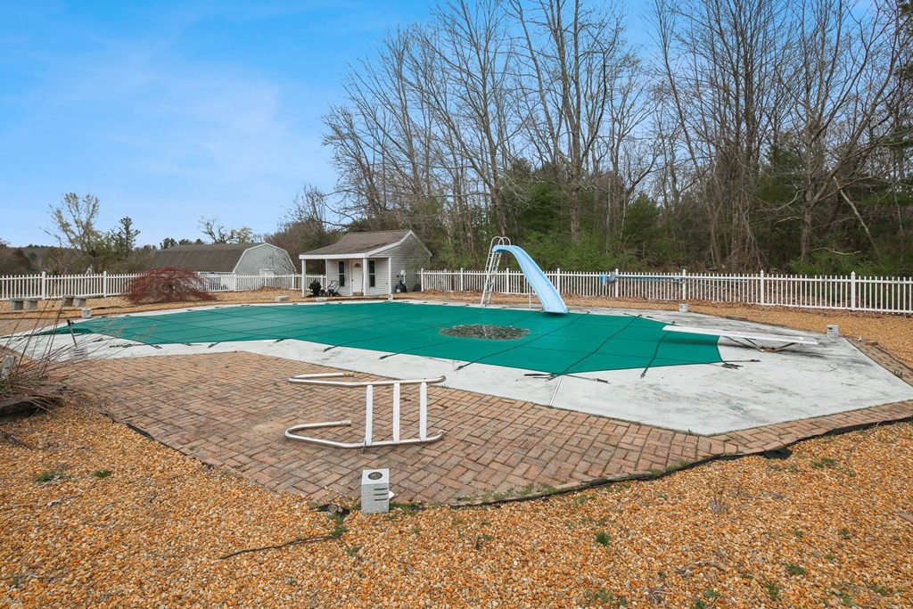 92 1/2 Tracy Road Dudley, MA 01571 - Photo 33 of 42 Gallery Image 33