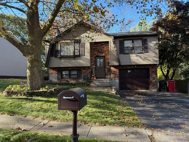 $2,450 | 65 Hitchcock Drive, Meriden, CT 06450