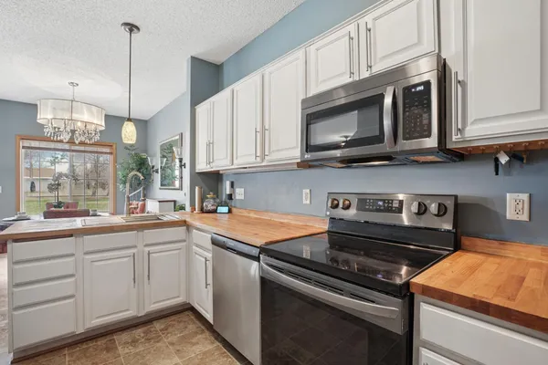 $290,000 | 9478 Golden Eagle Court, Monticello, MN 55362