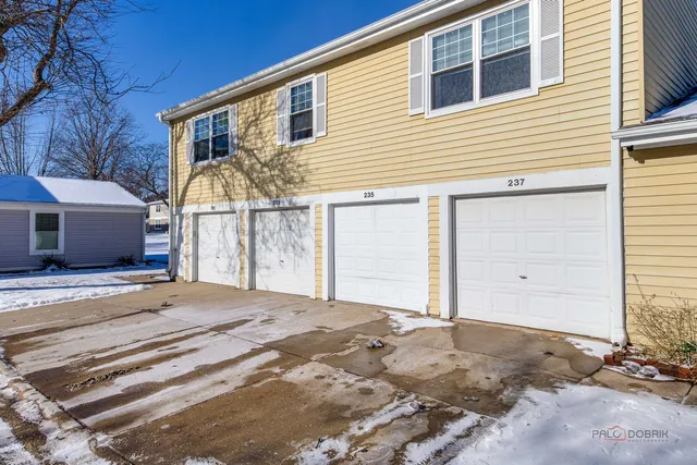 $250,000 | 233 Winfield Court, Unit 233, Vernon Hills, IL 60061