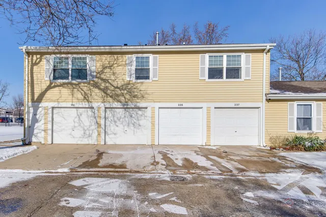 $250,000 | 233 Winfield Court, Unit 233, Vernon Hills, IL 60061