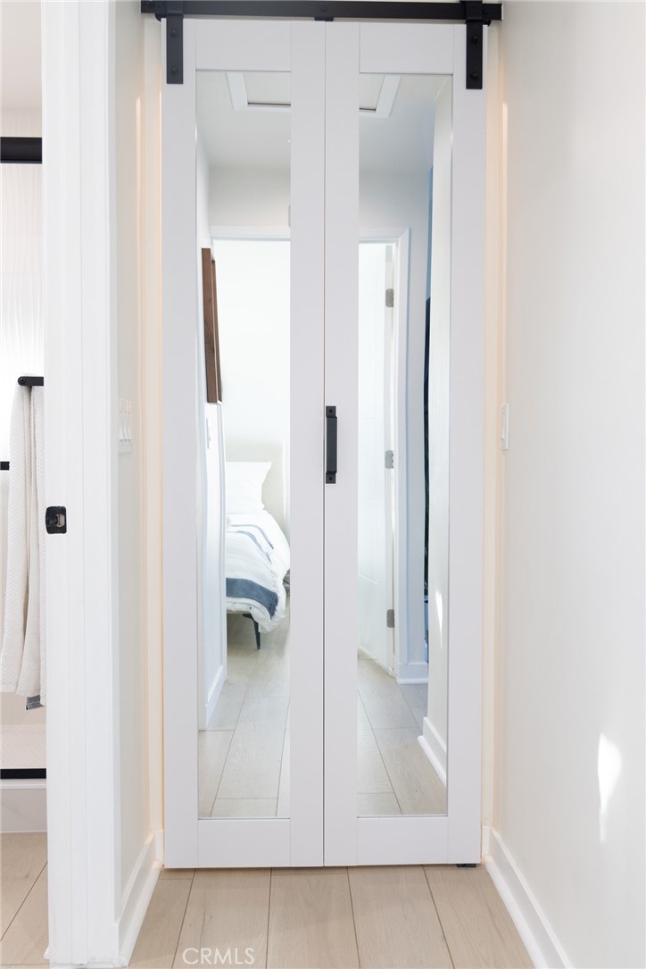 20551 Rhoda Street Woodland Hills, CA 91367 - Photo 7 of 9