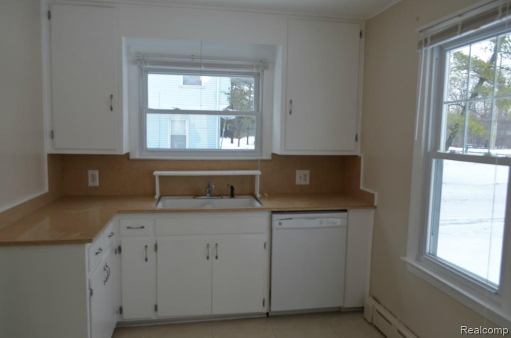 15605 Inkster Road Livonia, MI 48154 - Photo 8 of 22 Kitchen2.jpg