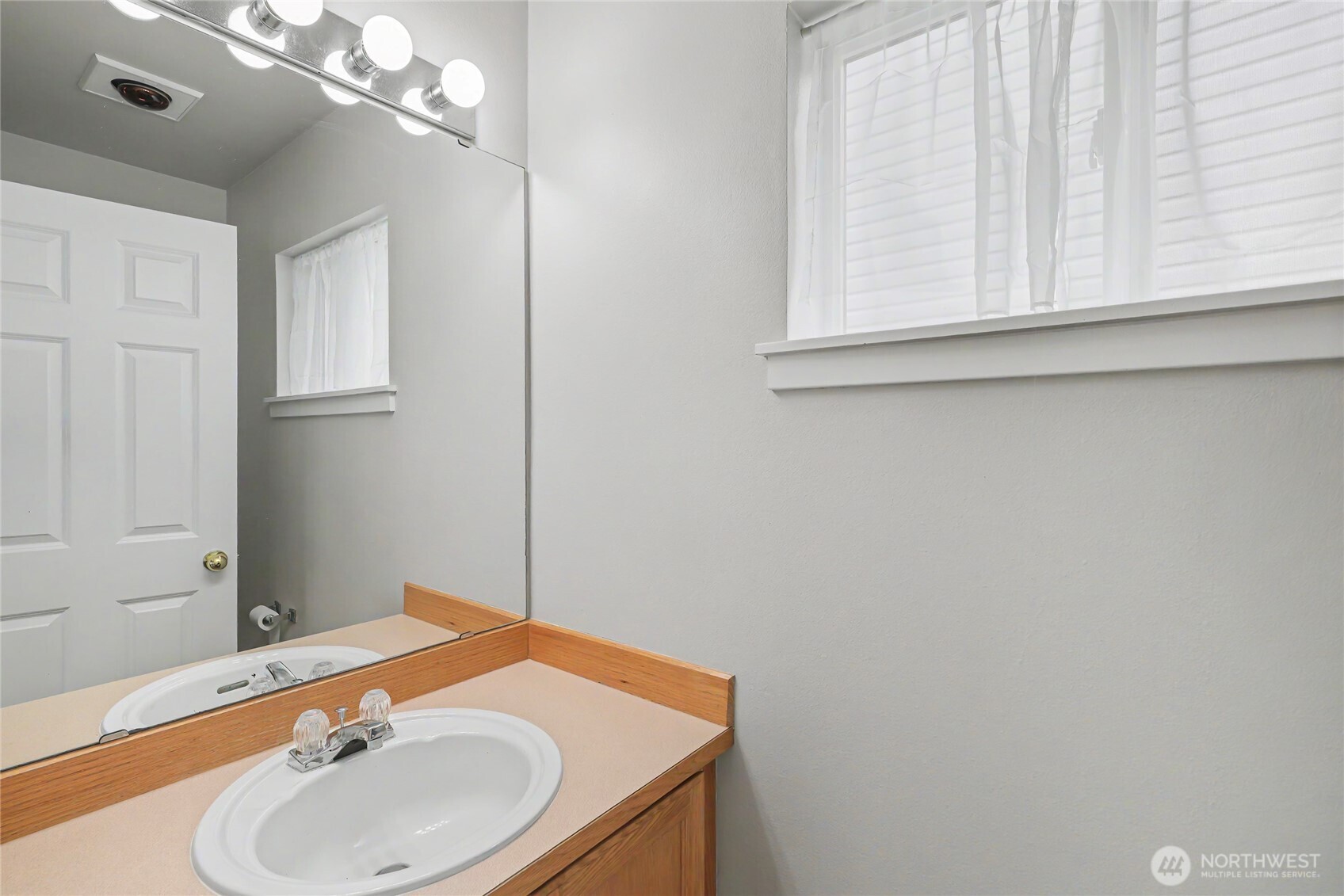 1421 Rooklidge Street DuPont, WA 98327 - Photo 4 of 26 Gallery Image 4