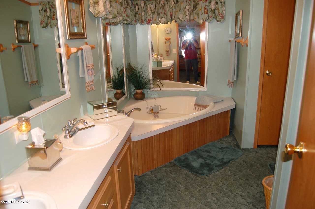 628 Bardin Road Palatka, FL 32177 - Photo 11 of 20 MASTER BATH