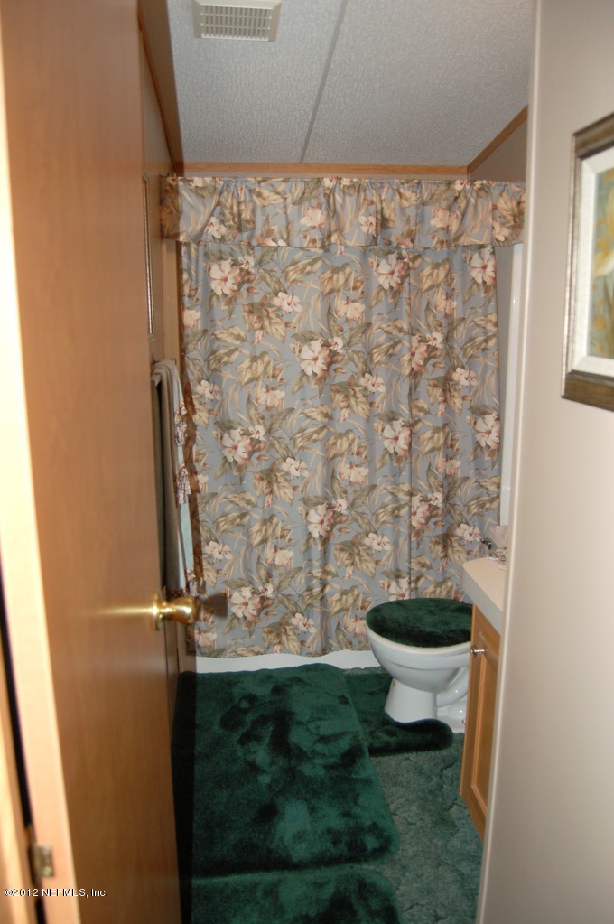 628 Bardin Road Palatka, FL 32177 - Photo 19 of 20 GUEST BATH