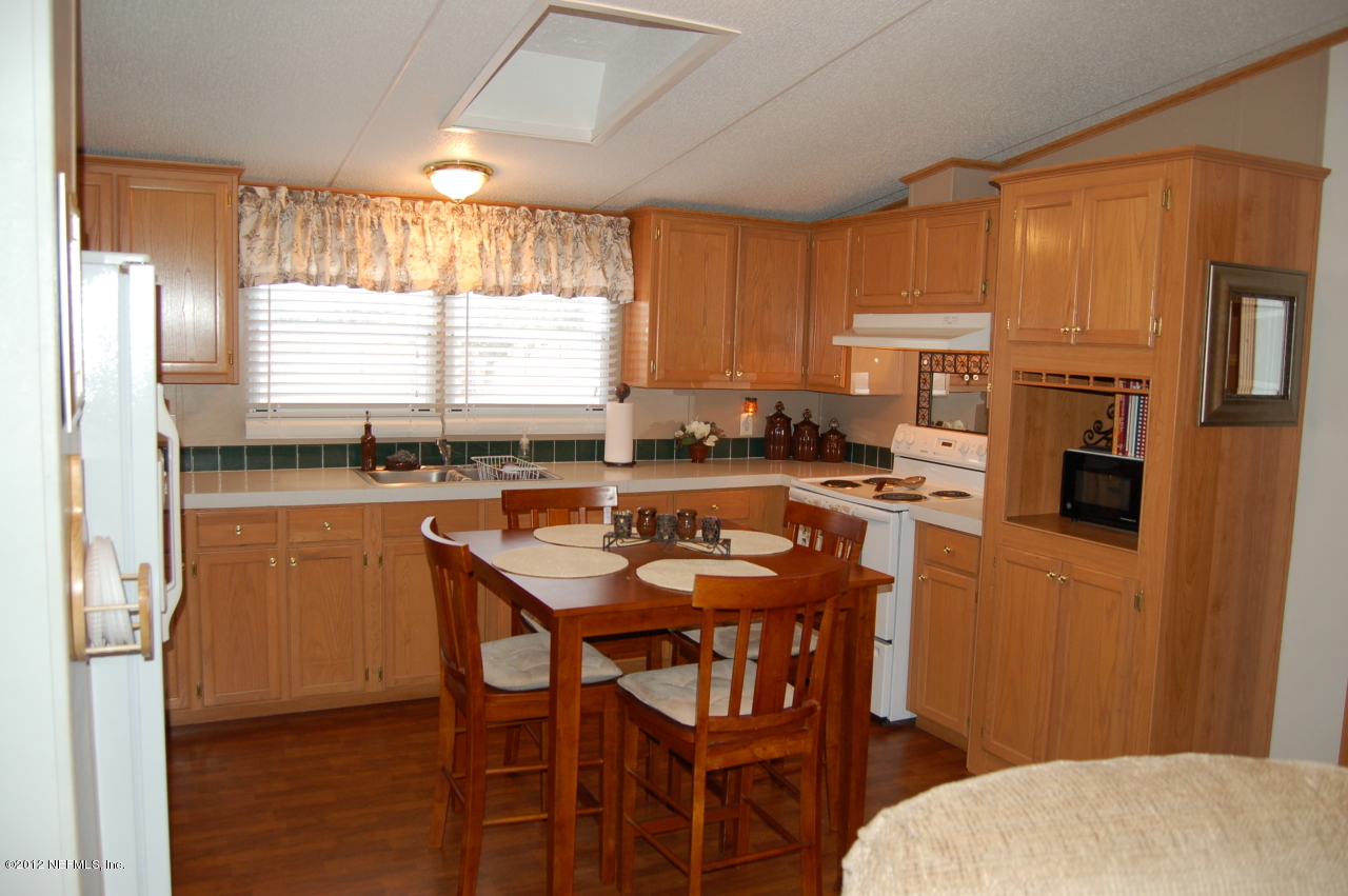 628 Bardin Road Palatka, FL 32177 - Photo 5 of 20 KITCHEN