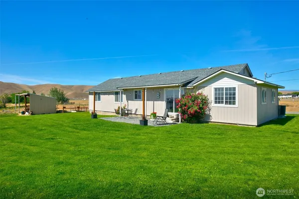 $569,500 | 1240 West Huntzinger Road, Selah, WA 98942