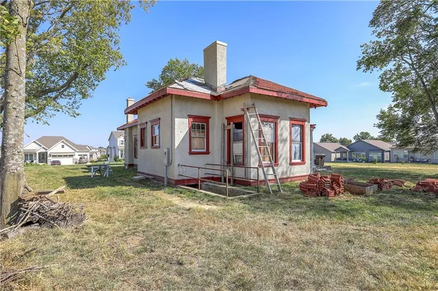 $420,000 | 760 Southwest Redbuck Drive, Lee's Summit, MO 64081