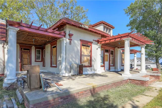 $420,000 | 760 Southwest Redbuck Drive, Lee's Summit, MO 64081