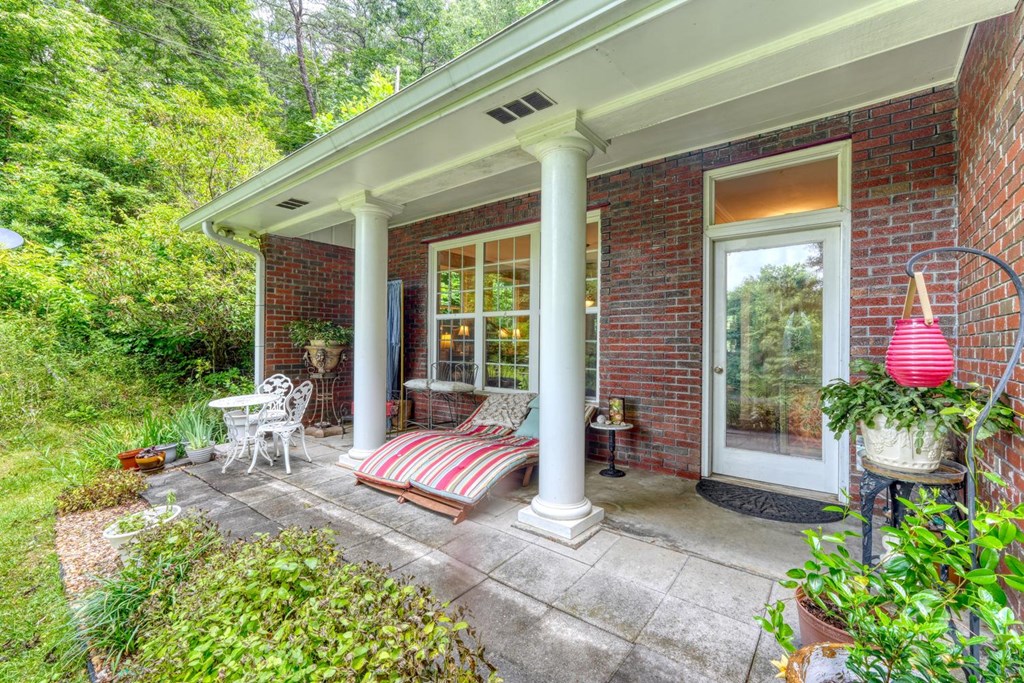 5127 Mineral Springs Road Young Harris, GA 30582 - Photo 4 of 43