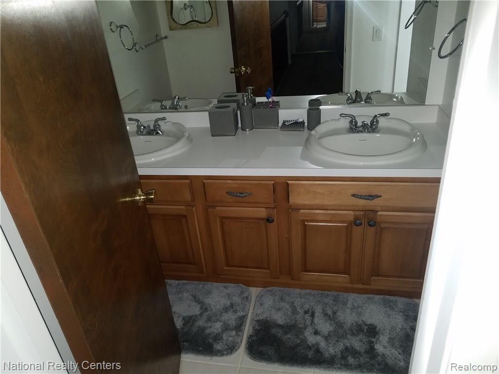 27045 Harvard Road Southfield, MI 48076 - Photo 32 of 66