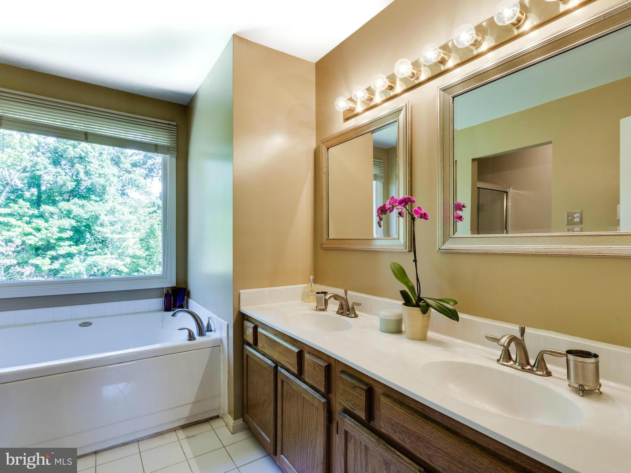 704 Rufford Court Accokeek, MD 20607 - Photo 17 of 30 Bath (Master)