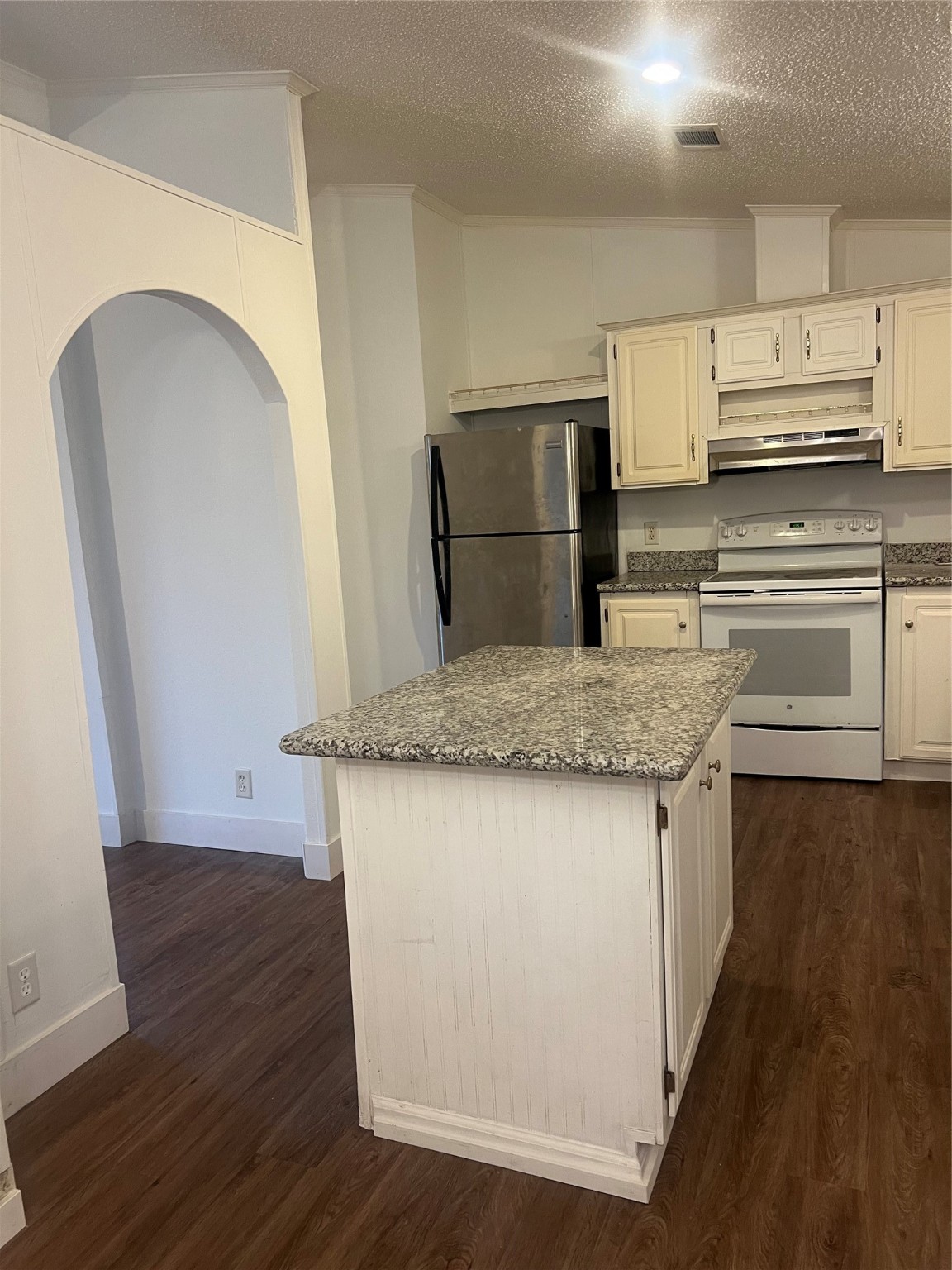 10312 Farm To Market Road 457 Bay City, TX 77414 - Photo 7 of 16 a kitchen with kitchen island granite countertop a sink stove and refrigerator