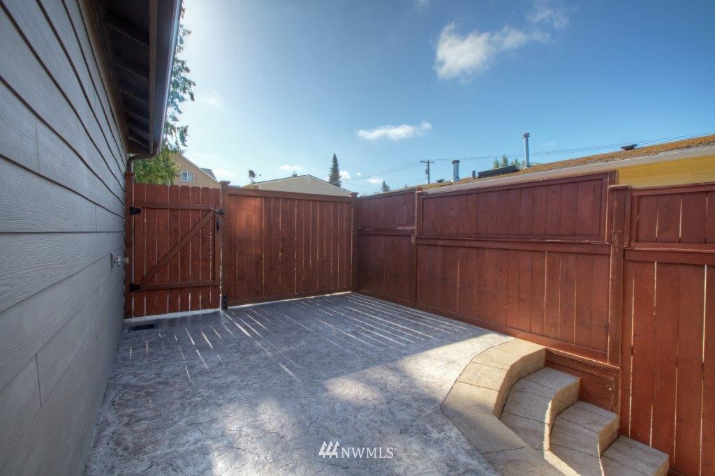 710 Harrington Avenue Northeast, Unit A Renton, WA 98056 - Photo 21 of 23