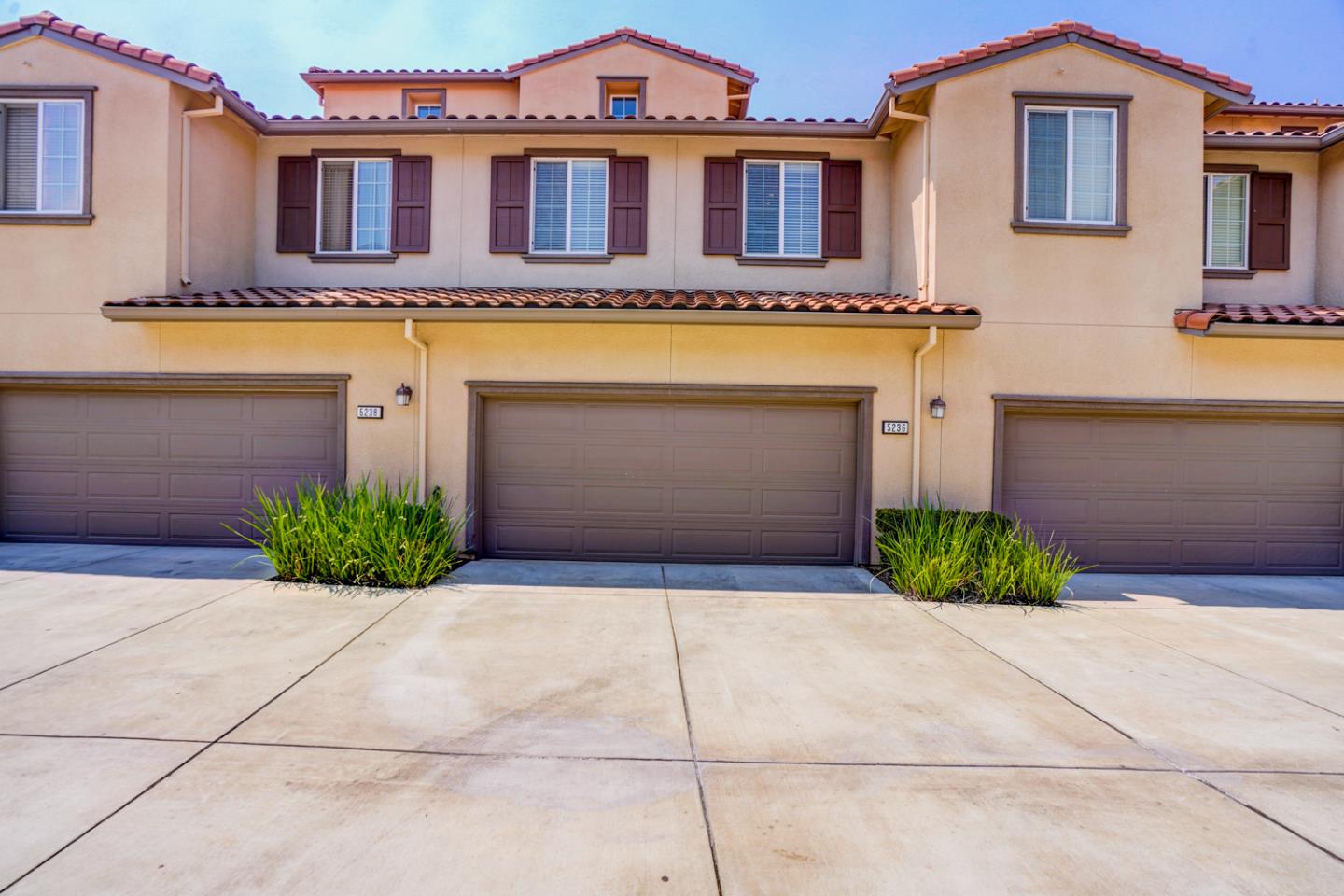 5236 Fioli Loop San Ramon, CA 94582 - Photo 33 of 40 a front view of a house with a yard and garage