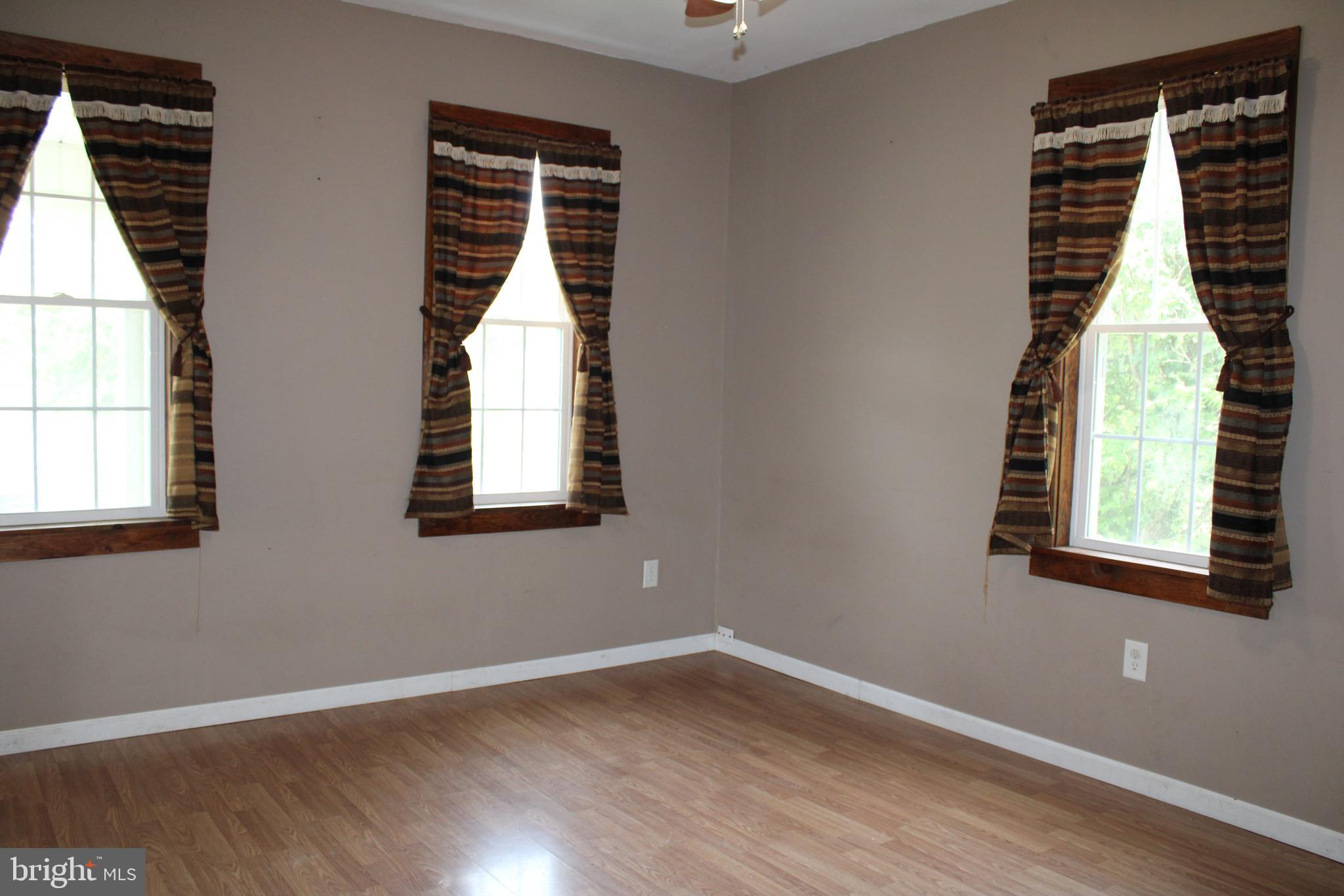 550 Winifred Road Cumberland, MD 21502 - Photo 26 of 81 Living Room View 2